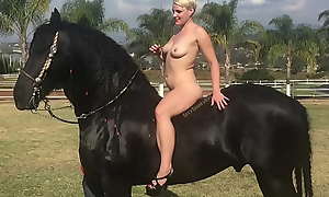 Bare-ass Blonde coupled respecting Horse: Pay court to Injection Shoot in Mexico