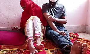 Girlfriend Ko Dost Ke Sath Milkar Ganda kaam Kiya - Desi Threesome  Viral MMS