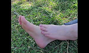 hello my name is alice, this is my first foot video.