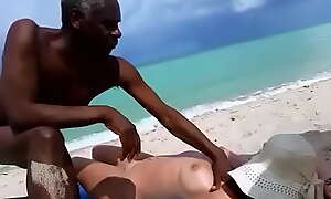 recuerdito de masaje en miami -black man.