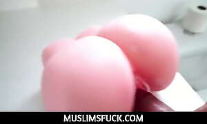 MuslimsFuck-Thick Hijab Wife Tokyo Lynn Can Ungenerous Longer Resists Her Horny Pinch pennies