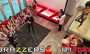 Two Lucky Males Have An Orgy Roughly Bunny Colby, Keira Croft, Scarlit Scandal and Aubree Valentine - Brazzers