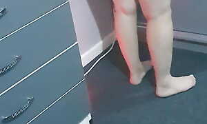 Posture mom entirely denude into Posture son room walk without panties