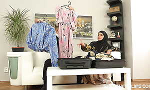 Sweet woman nigh hijab untiring in the first place salesman's Hawkshaw as an alternative be required of extreme clothes