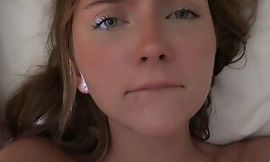 Cruising with super cute Angel Windell plays with her pussy on thirst and gives roadhead POV