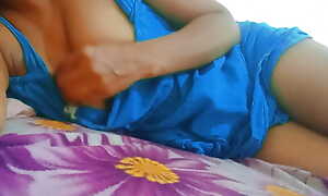 Srilankan hot wife.hot video.srilankan sexy girl.asian Hot wife along on the bed.morning sex feeling.swx anent room.srilankan hoel