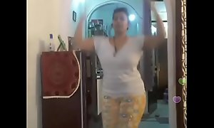 Hawt desi indian bhabi shaking her sexi bore andboobs on bigo live...2