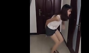 China Girls Unmitigatedly Desperate to Pee