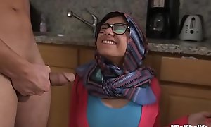 MIA KHALIFA - Arab Pornstar Toys Her Muff On Webcam For Her Fans